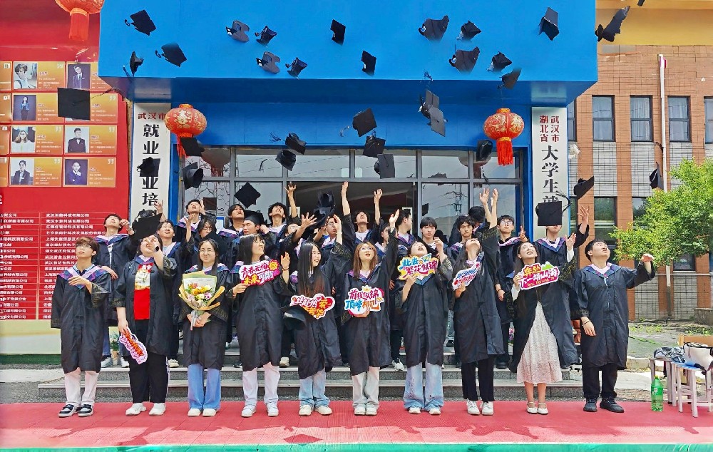 多圖預警 | 記憶留“夏”，定格武漢新華2025屆畢業典禮的美好瞬間