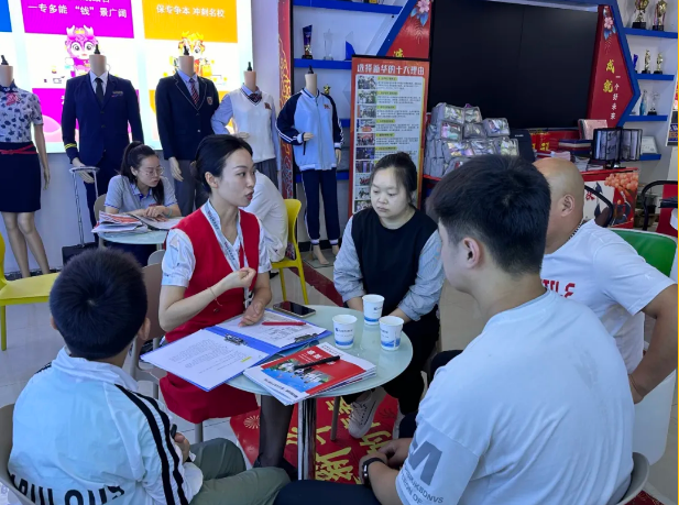 直擊現場！武漢新華國慶科技行火熱進行中