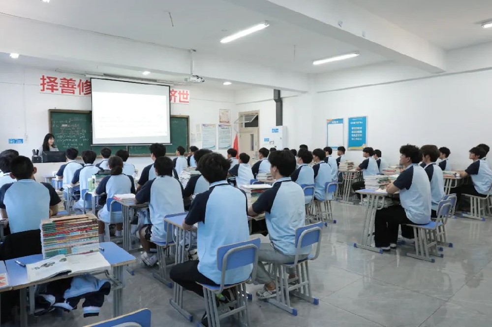 民辦大學沒招滿！高考生被錄取了還不去！真相居然是...