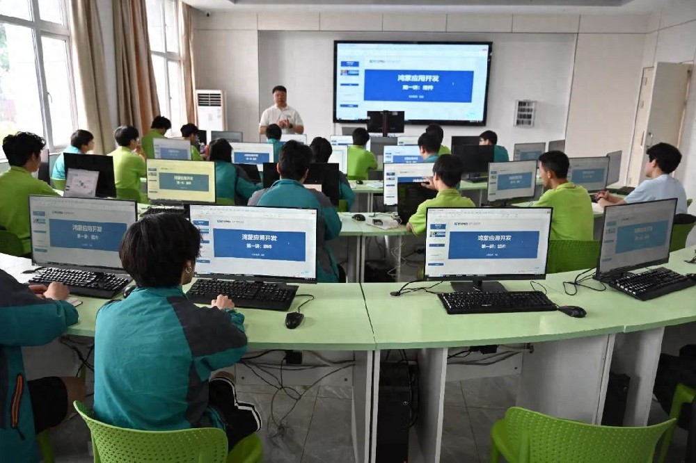 中高考落榜滑檔出路在哪里？學職業技能同樣通往精彩人生